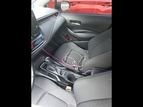 Used 2022 Toyota Corolla SE FWD image 2