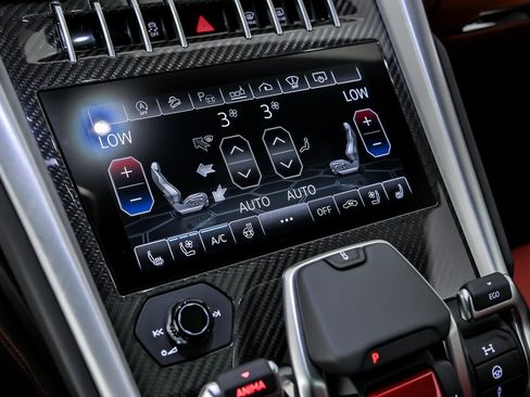 Used 2021 Lamborghini Urus AWD/4WD image 38