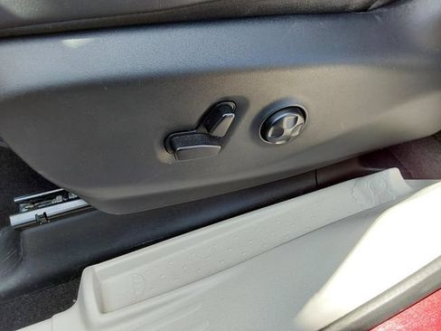 Used 2023 Chrysler Pacifica Touring-L FWD image 51