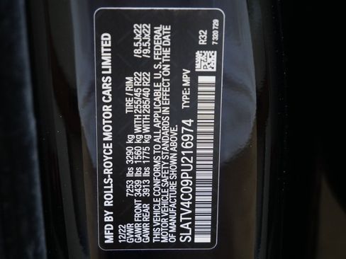 Used 2023 Rolls-Royce Cullinan w/ Cullinan Package image 35