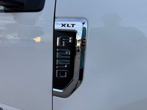 Used 2022 Ford F250 XLT w/ XLT Value Package AWD/4WD image 9