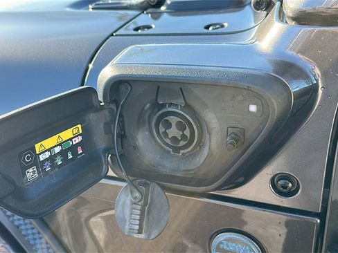Used 2025 Jeep Wrangler Unlimited Sahara image 12