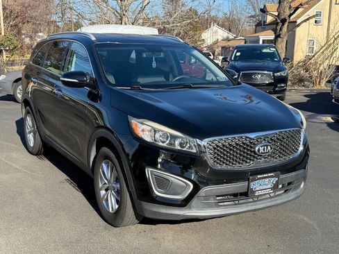 Used 2016 Kia Sorento FWD image 2
