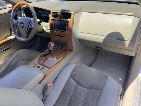 Used 2005 Cadillac XLR RWD image 13