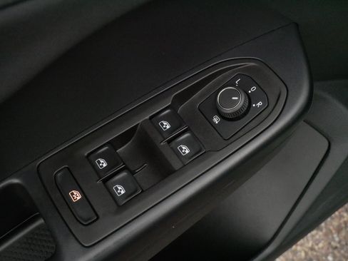 Used 2025 Volkswagen Taos SE AWD/4WD image 19