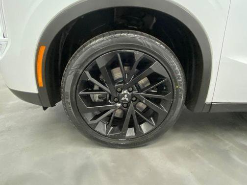 Used 2023 Mitsubishi Outlander SE Black Edition AWD/4WD image 20
