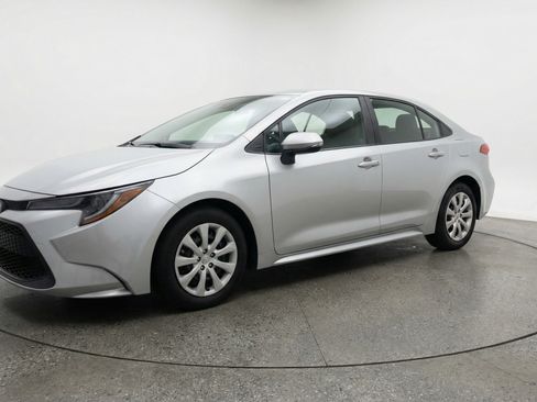 Used 2025 Toyota Corolla LE FWD image 3