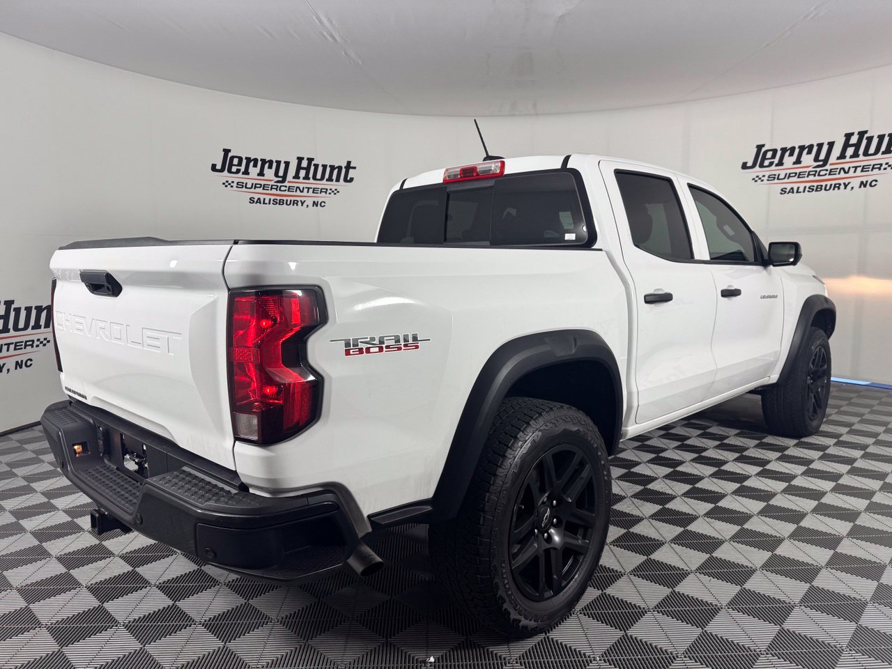 Used 2024 Chevrolet Colorado Trail Boss w/ Technology Package AWD/4WD image 7