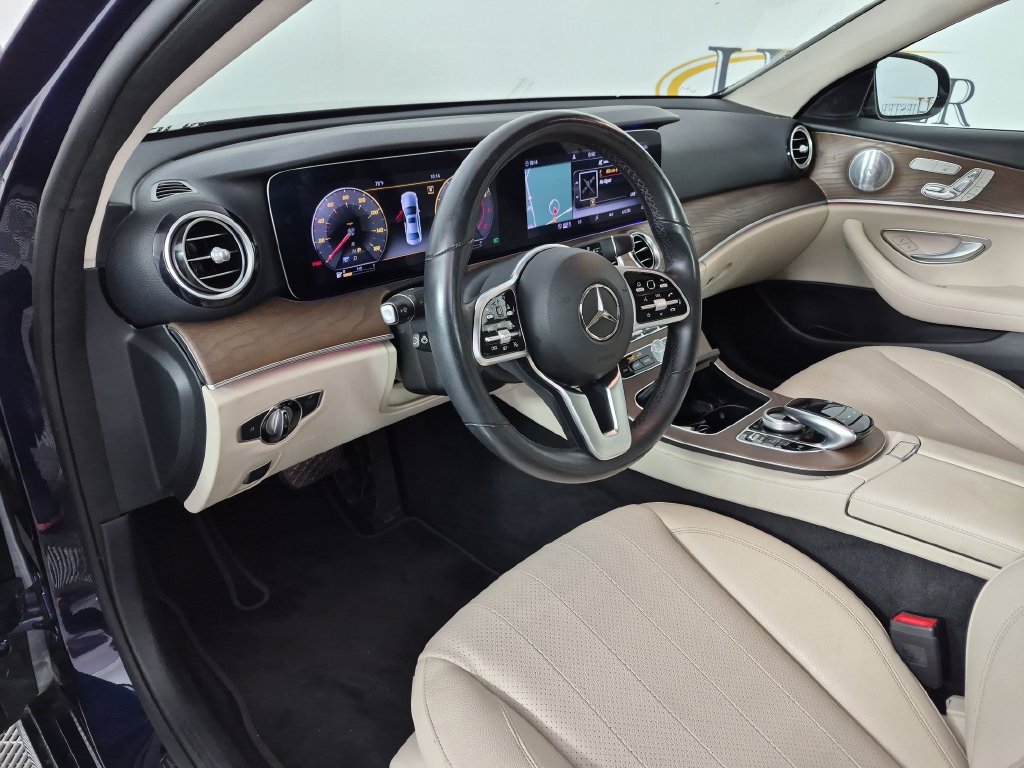 Used 2020 Mercedes-Benz E 350 4MATIC Sedan w/ Parking Assistance Package image 18