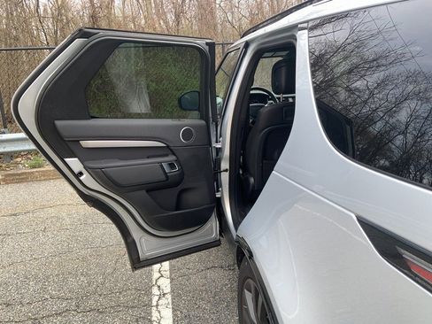 Used 2023 Land Rover Discovery S R-Dynamic image 15