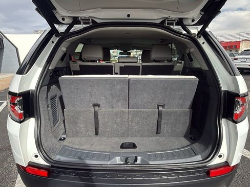 Used 2018 Land Rover Discovery Sport SE AWD/4WD image 13