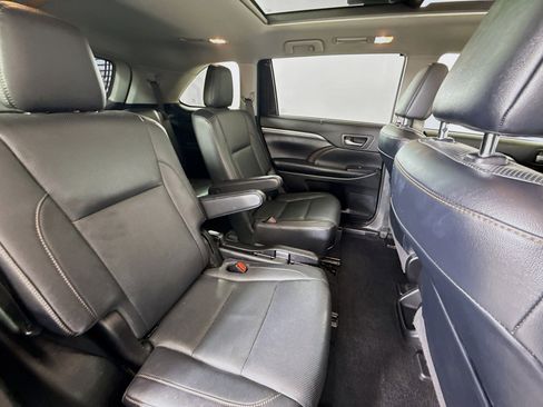 Used 2018 Toyota Highlander Limited Platinum image 29
