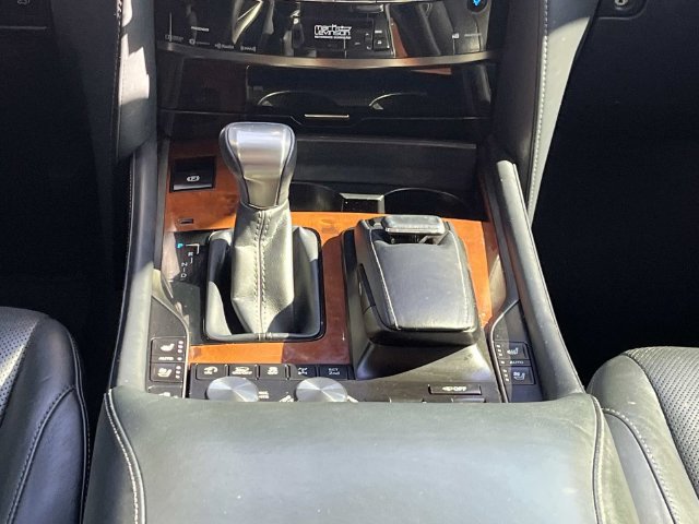 Used 2020 Lexus LX 570 4WD w/ Luxury Package image 17
