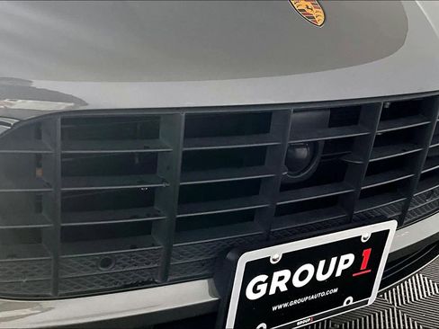 Used 2018 Porsche Macan S image 28