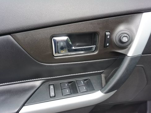 Used 2012 Ford Edge SE FWD image 3