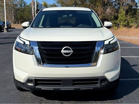 Certified 2024 Nissan Pathfinder SV FWD image 2
