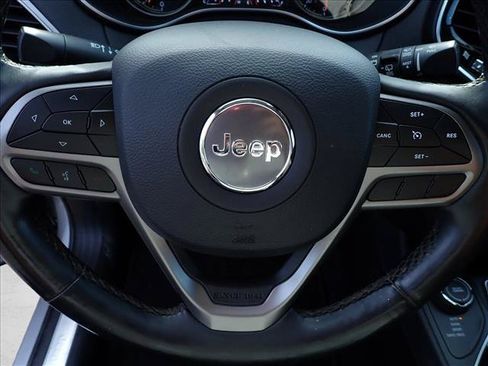 Used 2019 Jeep Cherokee Limited AWD/4WD image 13