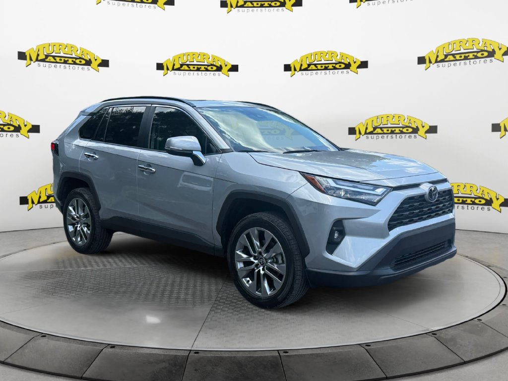 Used 2022 Toyota RAV4 XLE Premium AWD/4WD image 7