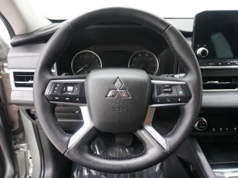 Used 2023 Mitsubishi Outlander SE FWD image 17