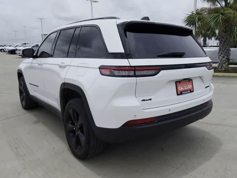 Used 2023 Jeep Grand Cherokee Limited w/ Black Appearance Package AWD/4WD image 6