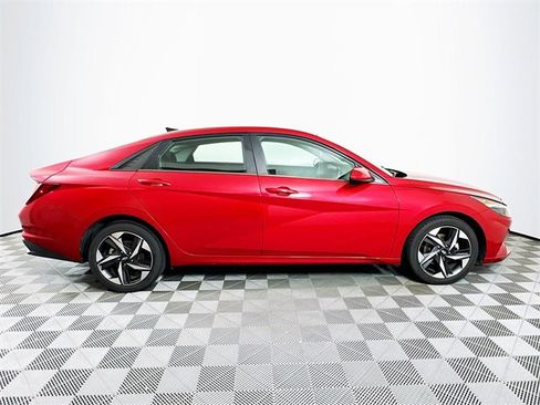 Certified 2023 Hyundai Elantra SEL w/ Convenience Package image 8