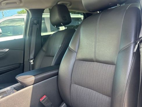 Used 2019 Chevrolet Impala LT w/ LT Convenience Package image 5