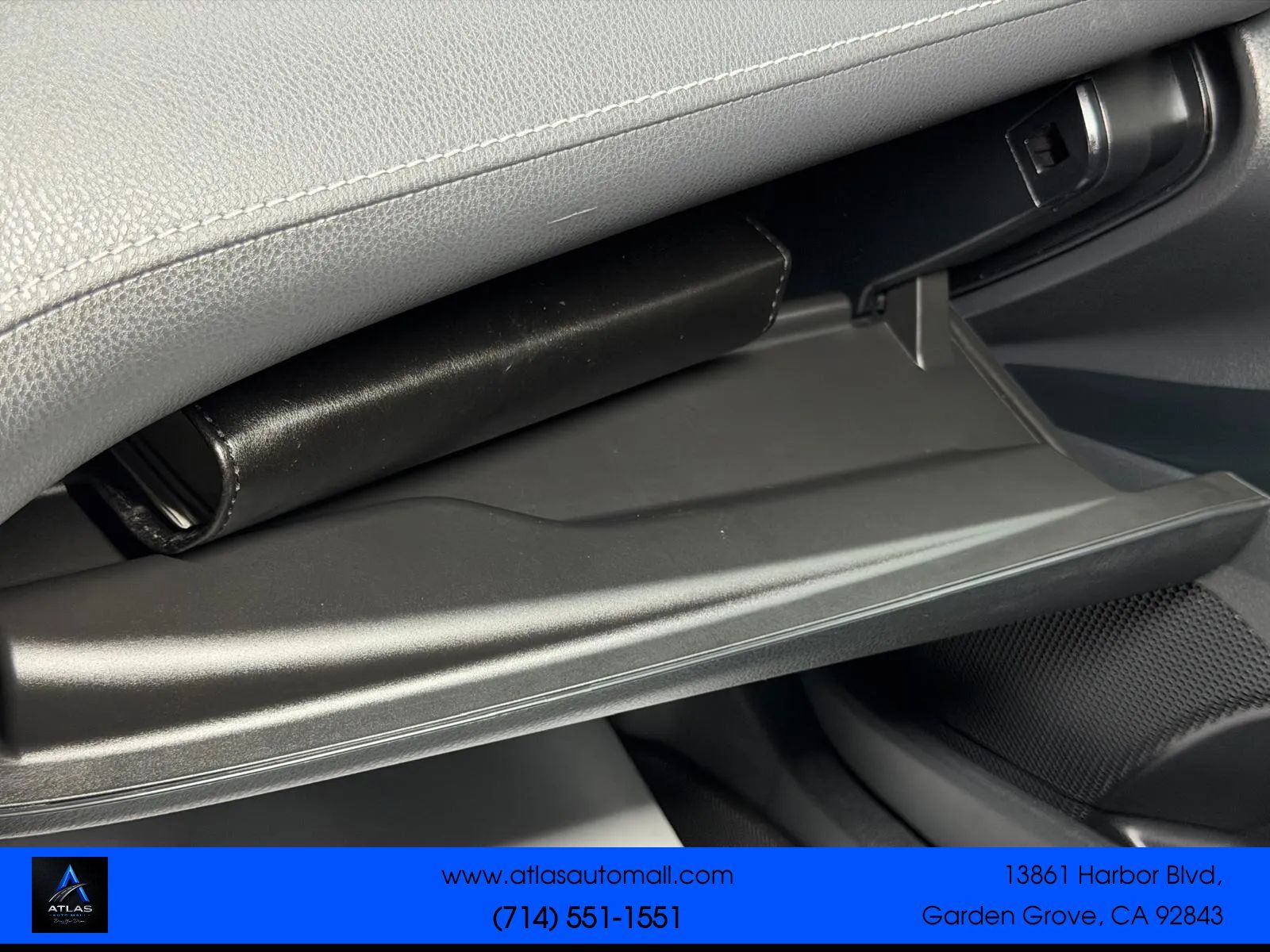 Used 2018 Toyota Camry SE w/ Moonroof Package FWD image 34