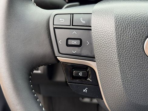 Used 2025 Toyota Camry SE w/ Convenience Package FWD image 24