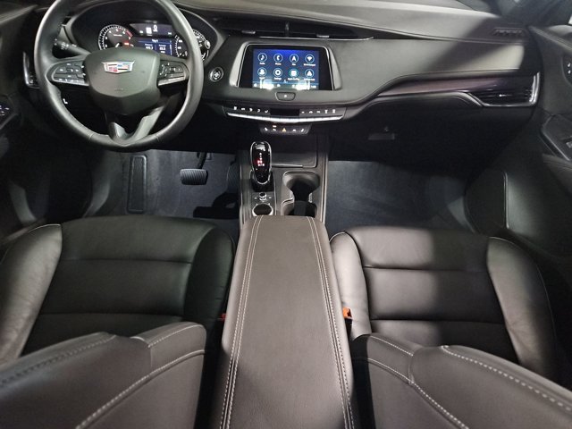 Used 2023 Cadillac XT4 Luxury w/ Cold Weather Package AWD/4WD image 18