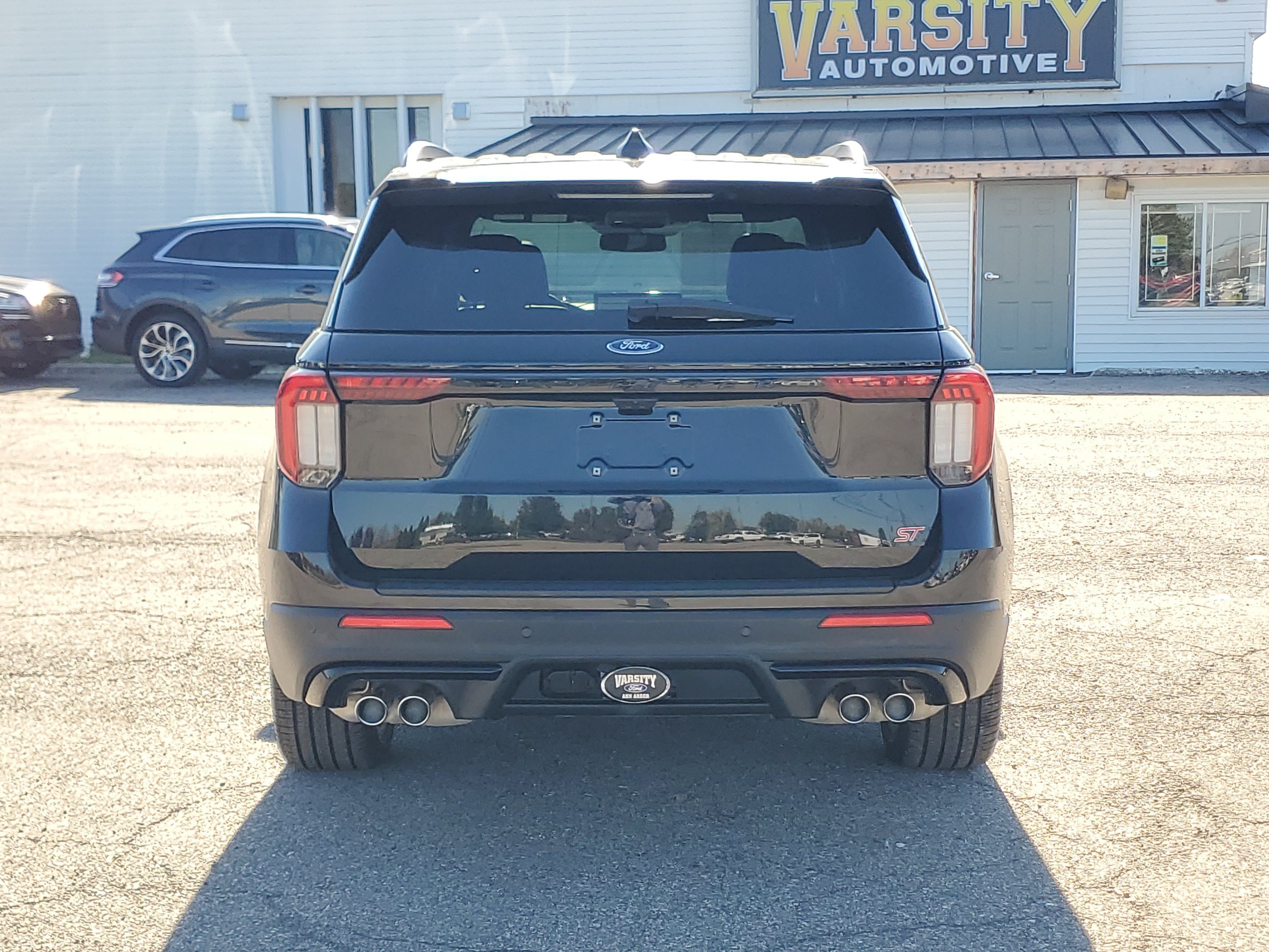 Used 2025 Ford Explorer ST AWD/4WD image 5
