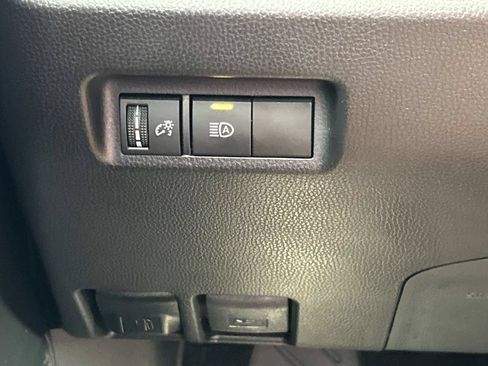 Used 2025 Toyota RAV4 LE FWD image 27
