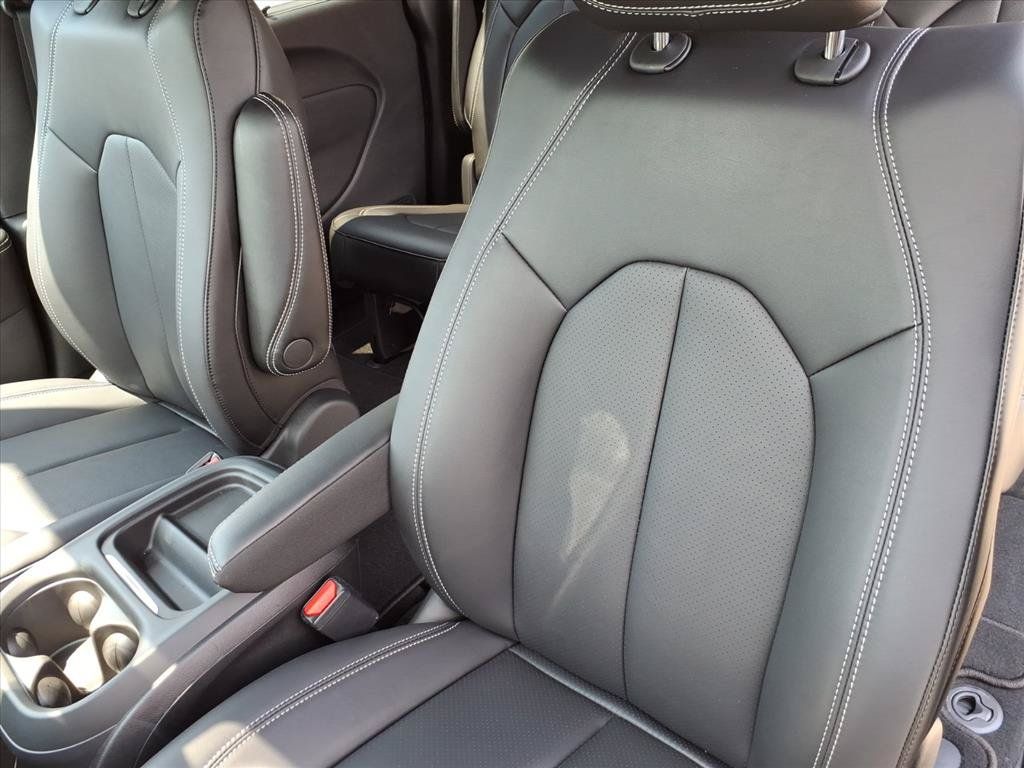 New 2027 Chrysler Pacifica Select FWD image 17