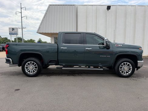 Used 2025 Chevrolet Silverado 2500 LTZ w/ LTZ Plus Package AWD/4WD image 9