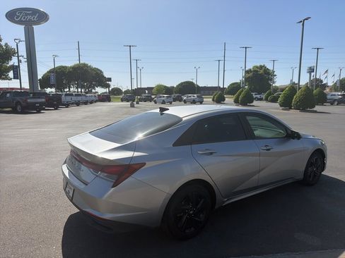 Used 2021 Hyundai Elantra SEL FWD image 5