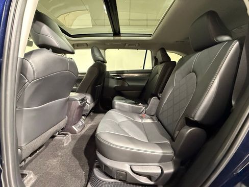 Certified 2025 Toyota Highlander Platinum image 20