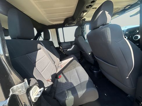 Used 2011 Jeep Wrangler Unlimited Sahara AWD/4WD image 12