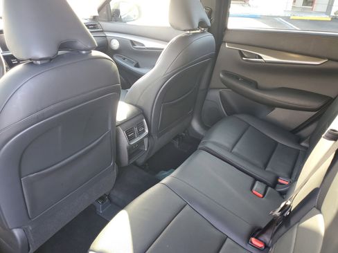 Used 2023 INFINITI QX50 Luxe image 10