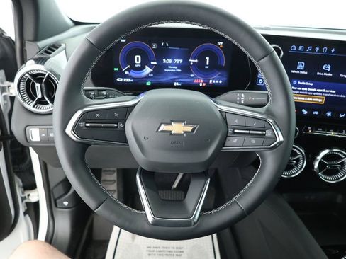 Used 2024 Chevrolet Blazer EV LT image 12