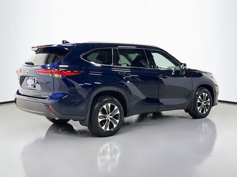 Used 2021 Toyota Highlander XLE image 8