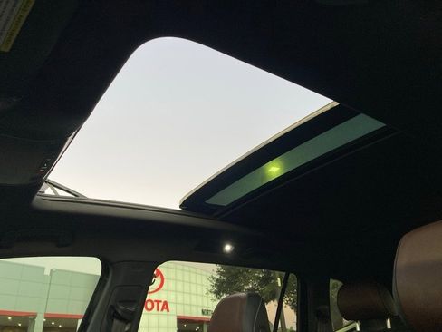 Used 2023 Volkswagen Tiguan SEL R-Line image 15