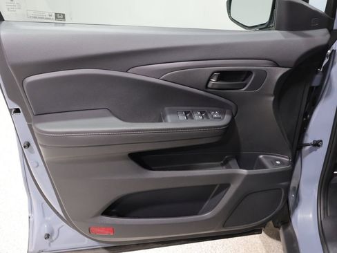 Used 2025 Honda Ridgeline Sport image 13