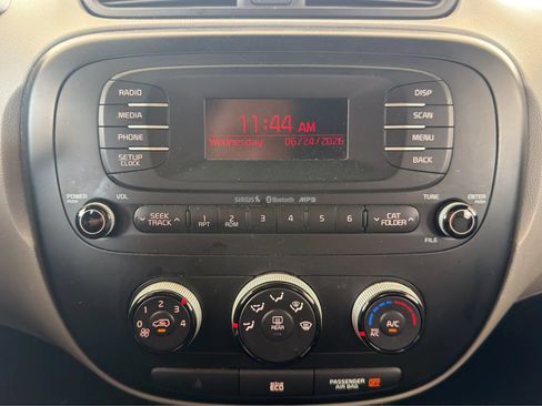 Used 2016 Kia Soul FWD image 29