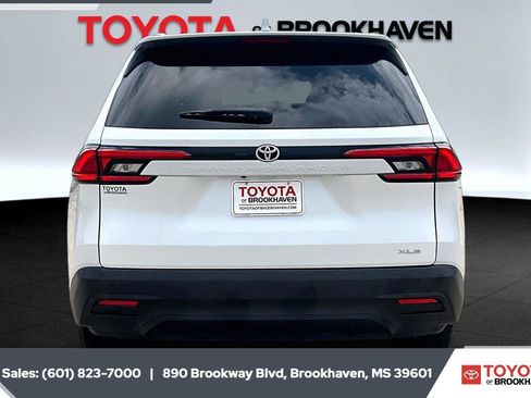 Used 2024 Toyota Grand Highlander AWD image 4