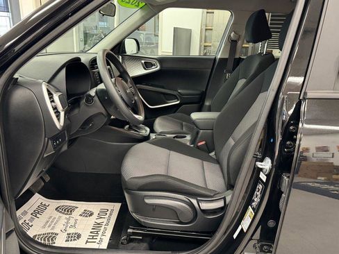 Used 2025 Kia Soul LX w/ LX Technology Package image 13