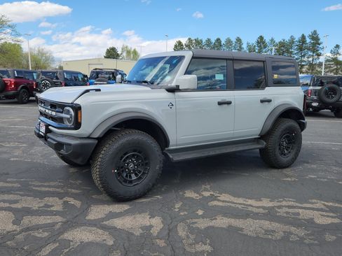 New 2026 Ford Bronco Outer Banks w/ Sasquatch Package AWD/4WD image 4