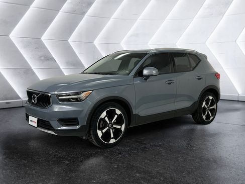 Used 2020 Volvo XC40 T5 Momentum AWD/4WD image 3