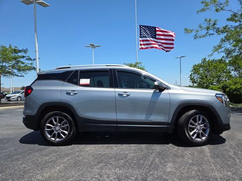 Used 2024 GMC Terrain SLT AWD/4WD image 16