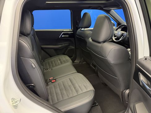Used 2024 Mitsubishi Outlander SE Black Edition AWD/4WD image 27