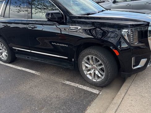 Used 2022 GMC Yukon SLT w/ SLT Luxury Package image 2