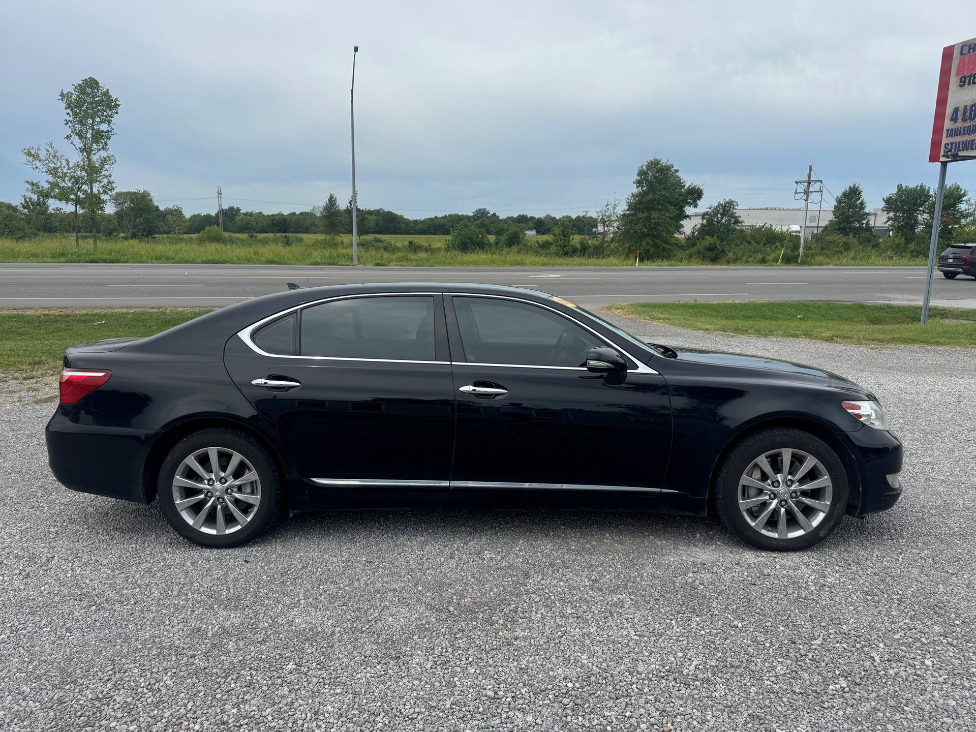 Used 2011 Lexus LS 460 L w/ Luxury Pkg AWD/4WD image 4